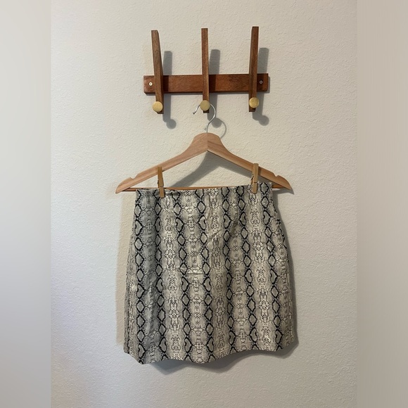 Altar’d State Snakeskin Print Mini Skirt in Beige Size Small - Picture 2 of 5